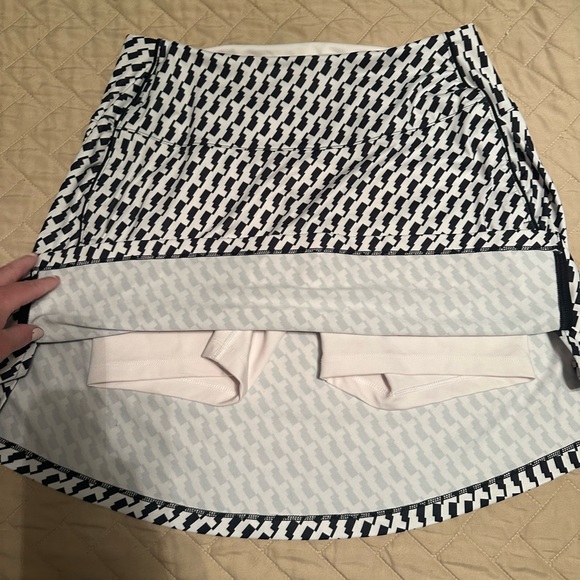 Nike Dri-Fit Golf Skort Size Medium - Picture 3 of 4